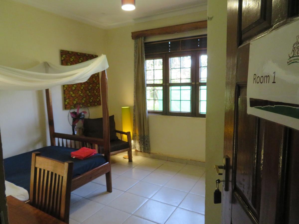 Bikeventures House Uganda Hotel Jinja Buitenkant foto